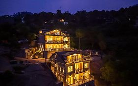 Elivaas Signature Konifer Hillside Retreat